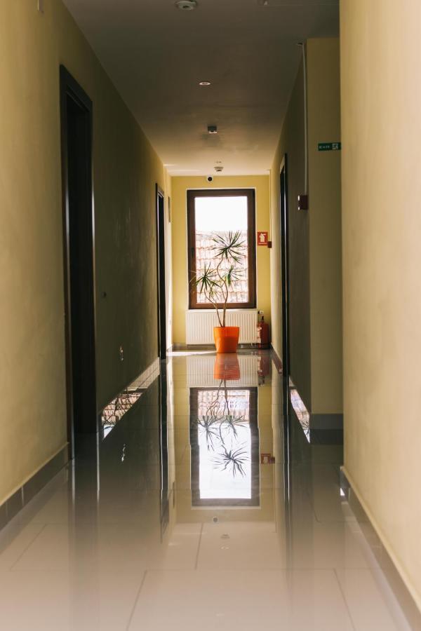 La Tusi Lovrin Hotel Exterior photo